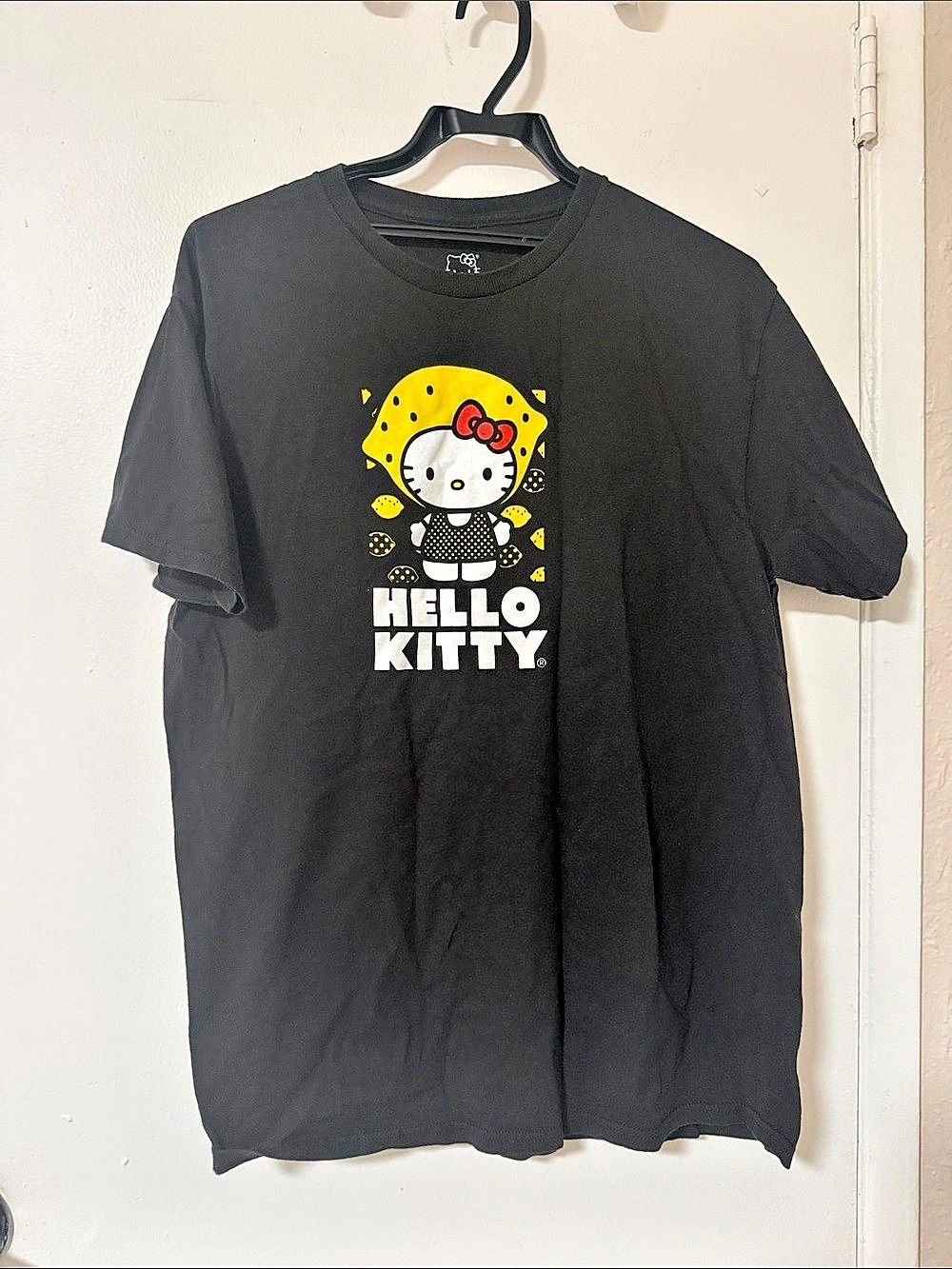 Sanrio Hello Kitty Lemon Print Black T-Shirt Size Large 100% cotton